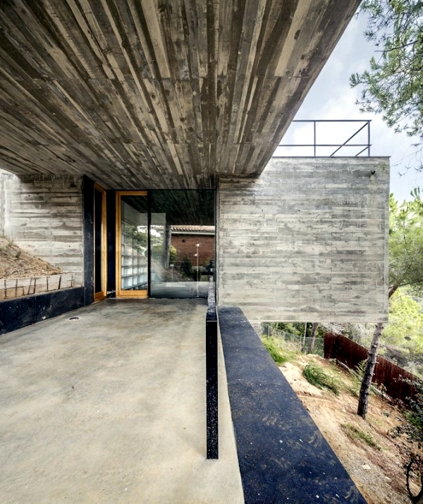 Designer villa in Spain reflects the Mediterranean atmosphere
