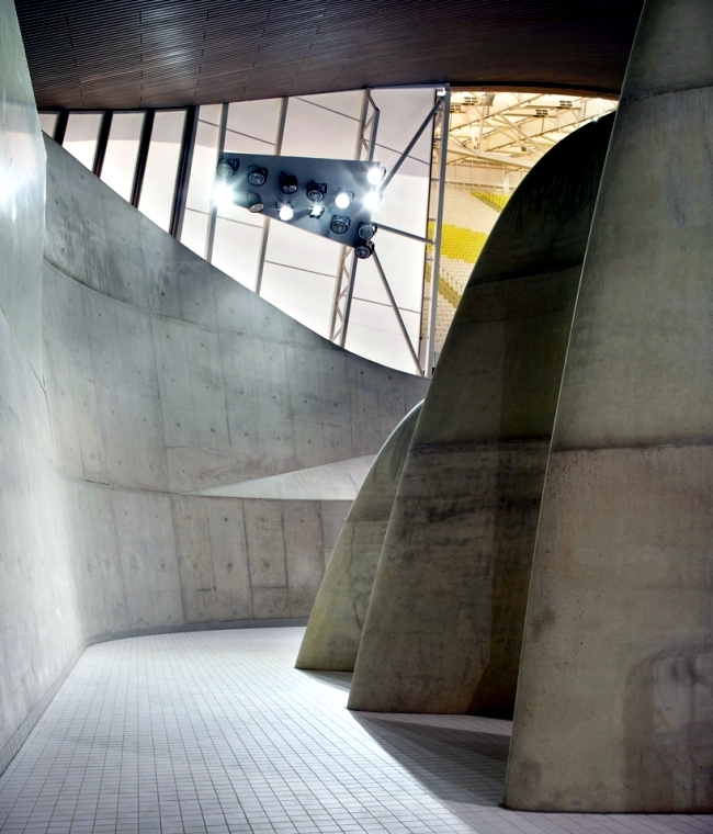 Dominated the swimming pool in London by Zaha Hadid glass, light and concrete