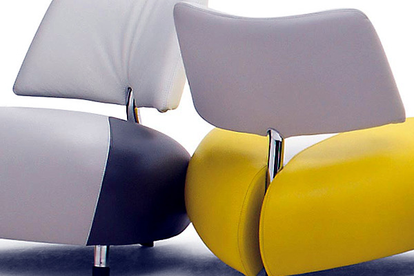 Family Pallone from Leolux - Chair with futuristic shapes