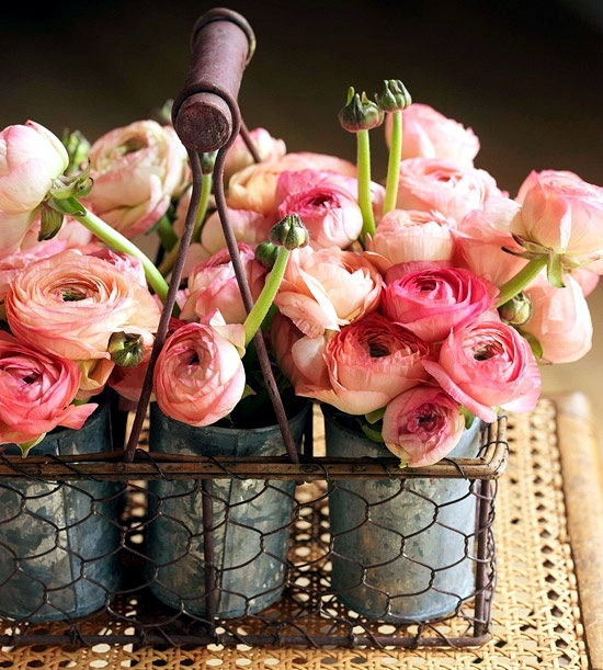 Fresh craft ideas for Mother's Day - making flower arrangements themselves