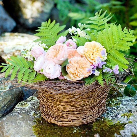 Fresh craft ideas for Mother's Day - making flower arrangements themselves