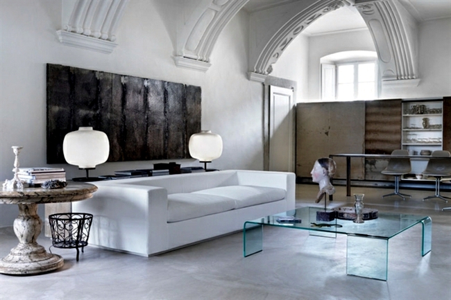 Glass furniture from Italy gives the room artistic touch