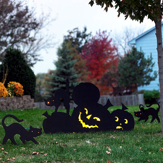 Halloween decoration make for the garden - ideas for horror atmosphere