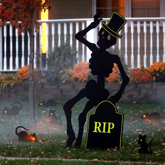 Halloween decoration make for the garden - ideas for horror atmosphere