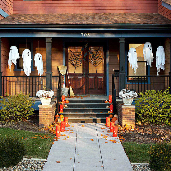 Halloween on the doorstep - spooky decoration ideas for the house entrance