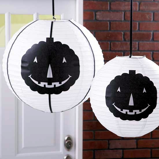Halloween on the doorstep - spooky decoration ideas for the house entrance