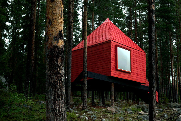 Hotel in trees Hotel in trees