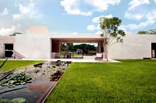 House with a pond in the garden for refreshment in the heat of Mexico