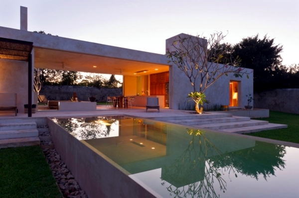 House with a pond in the garden for refreshment in the heat of Mexico