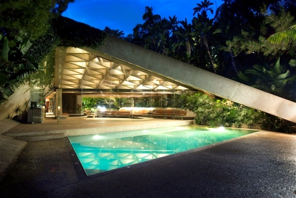 In the lead role - 4 modern houses from famous Hollywood films