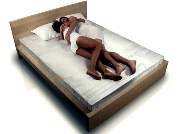 Innovative mattress for double bed allows for freedom of movement
