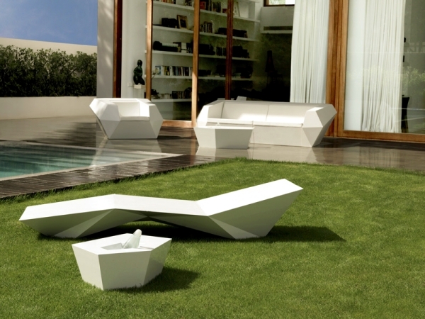 Invite summer into the garden - stunning sun deck design ideas