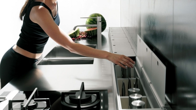 Italian kitchens by Valcucine systems combine style and Ergomonie