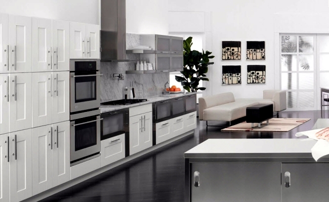 Luxury kitchen design of Bentwood with elements of wood and marble