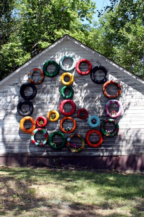 Make gardening ideas with old car tire flower pots and stool itself Make gardening ideas with old car tire flower pots and stool itself
