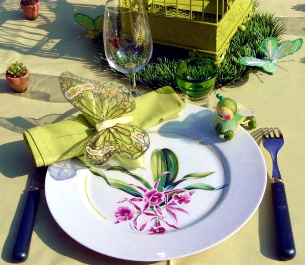Make your own table decorations, flowers and fruits bring summer flair