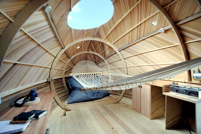 Modern Boat House offers possibilities to explore the marine animals