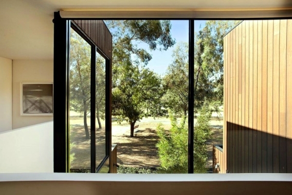 Modern flat-roofed houses with wooden cladding in Melbourne