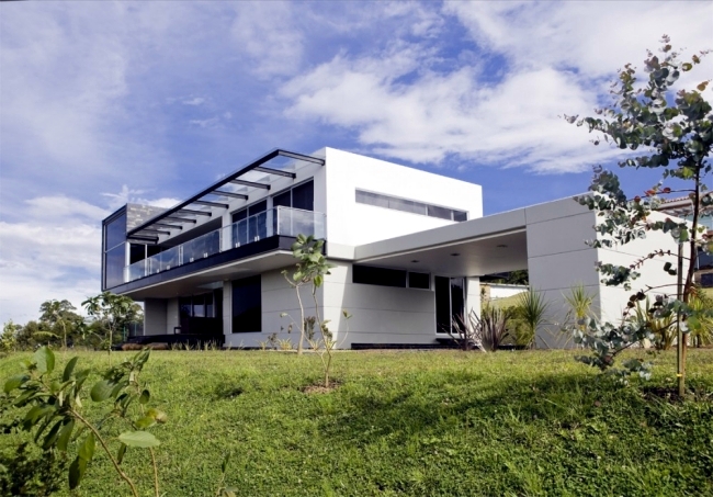Modern house in Colombia surrounded by a green landscape
