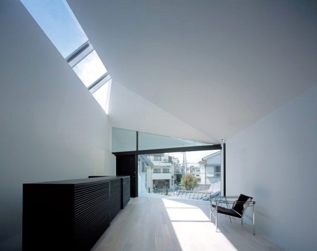 Modern house in Tokyo with minimalist decor in white