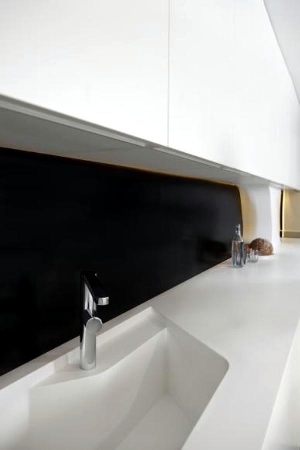 Modern kitchen by Gunni & Trentino harmonic waveforms