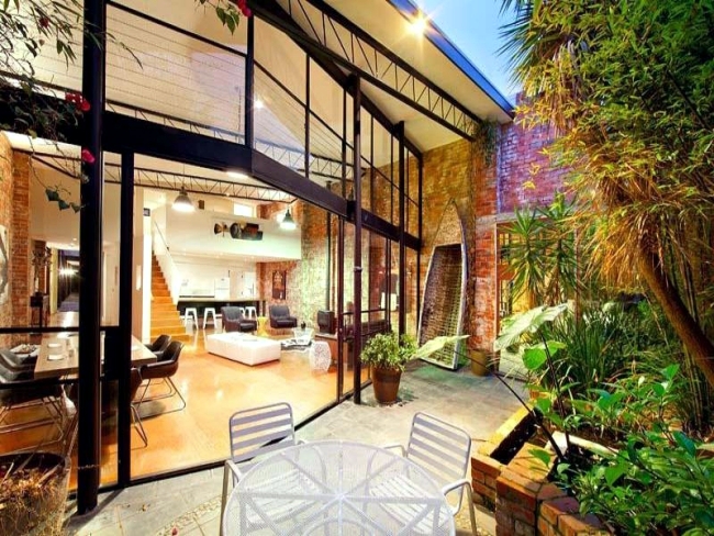 Modern semi-detached house with roof terrace offers comfortable living Modern semi-detached house with roof terrace offers comfortable living