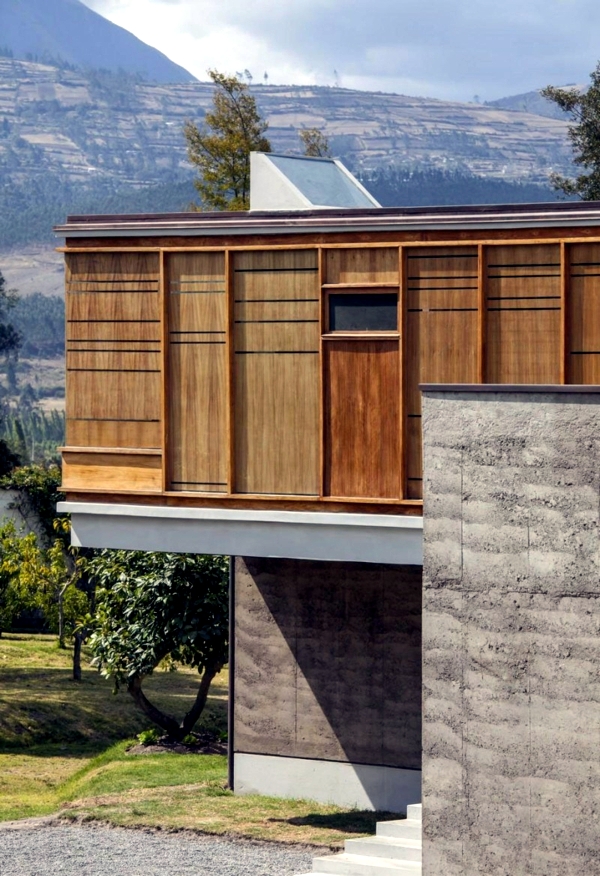 Mountain house blurs the line between inside and outside