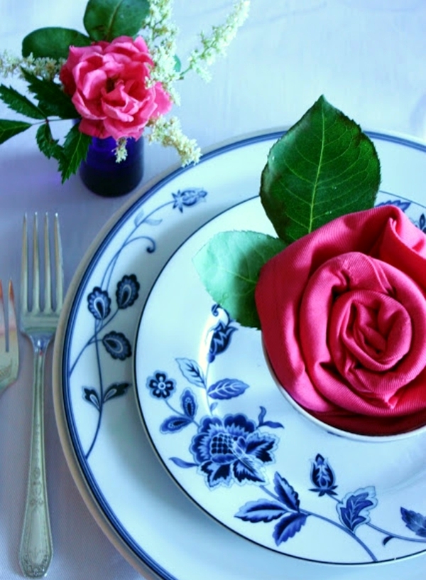 Napkin Folding - beautiful table decorations in the dining room do it yourself