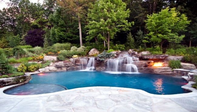 Pool in the garden or in the house build - 105 pictures of swimming pools