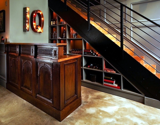 Retro interior design with industrial touch in a chic LA apartment