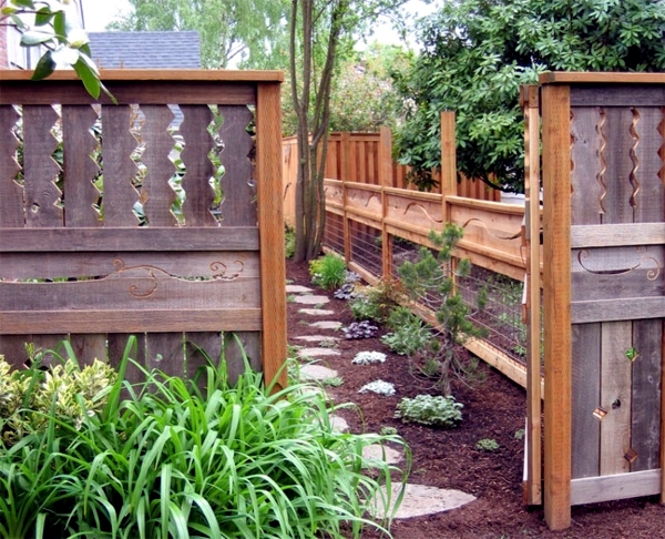 Screening fence or garden wall - 102 Ideas for Garden Design