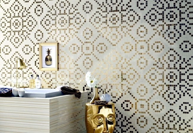 Send Wall tiles in the bathroom with the perfume collection