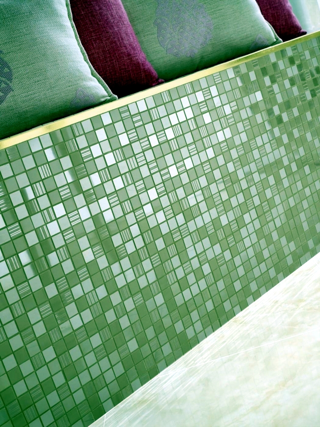 Send Wall tiles in the bathroom with the perfume collection