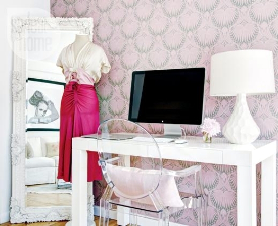 Small apartment in Manhattan in pink nuances shows female style