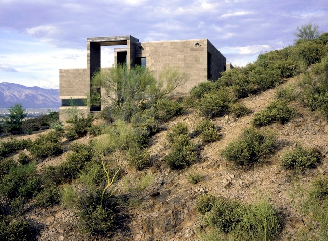 Stone and Steel characterize a modern massive house in the Arizona desert