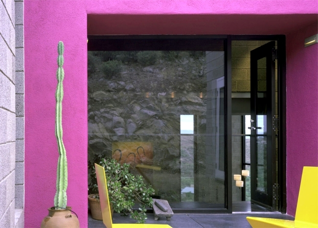 Stone and Steel characterize a modern massive house in the Arizona desert