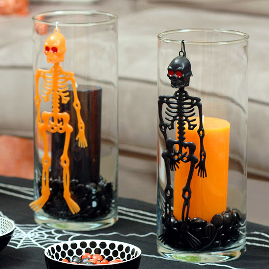 Table decoration for Halloween Party - Creepy ideas in black and orange