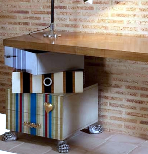 Tetris wooden desk in an extravagant design of Lola Glamour