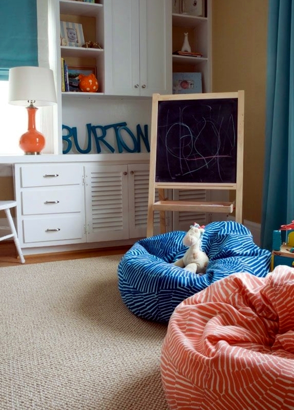 The beanbag chair in the nursery - 33 cool decorating ideas