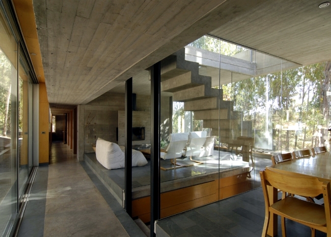 The coach house on a hillside impressed with massive concrete structure