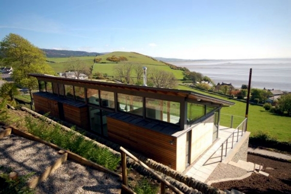 The meet-build house on a hillside special requirements of the hillside