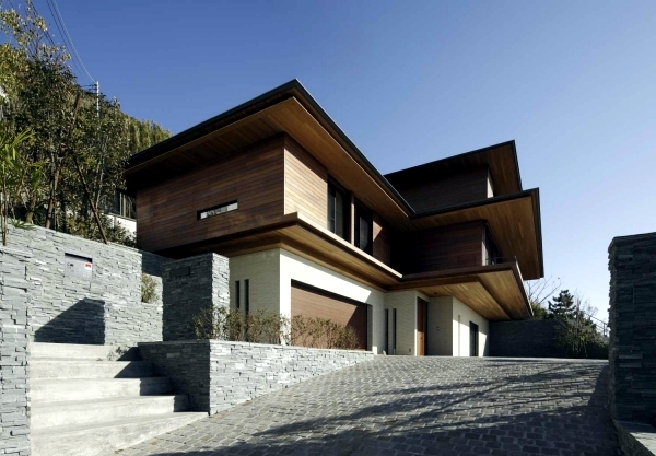 The meet-build house on a hillside special requirements of the hillside