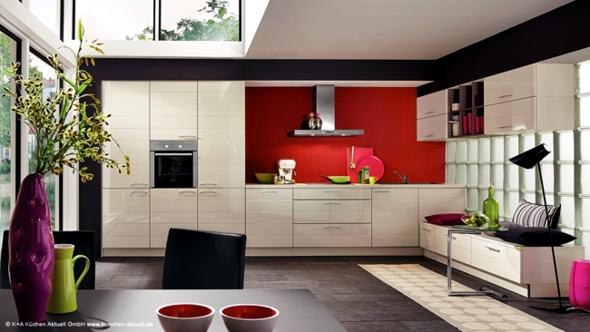 The modern kitchen combines aesthetics with functionality