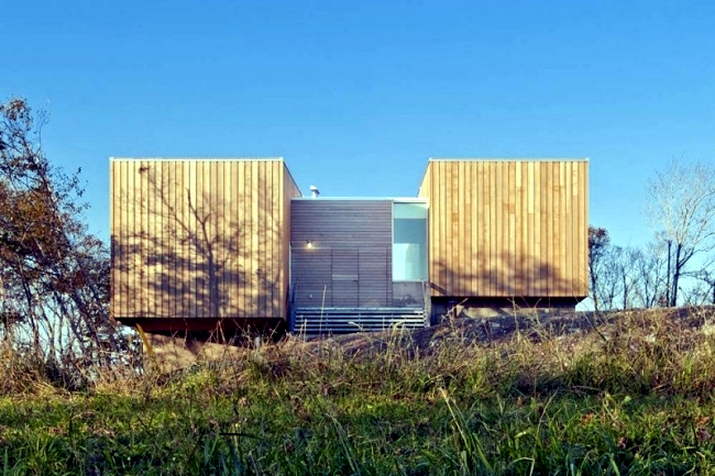 Two Hulls House - monolithic Architect's house on the coast of Canada