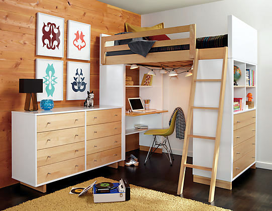 Up children for two children with compact bunk beds