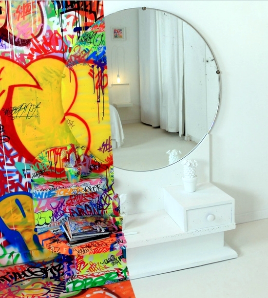 Use graffiti as a wall decoration - invite street art at home