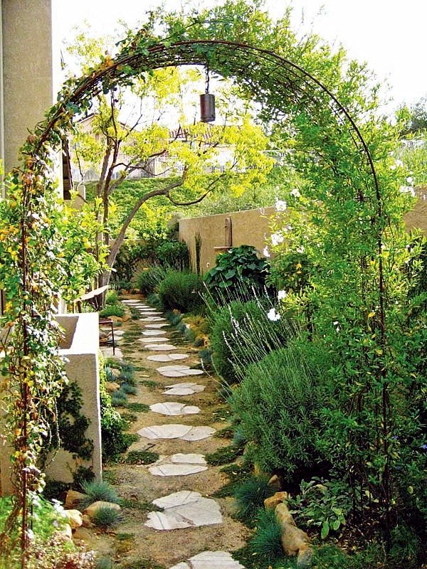 Vertical gardens and landscaping - ideas for garden and balcony