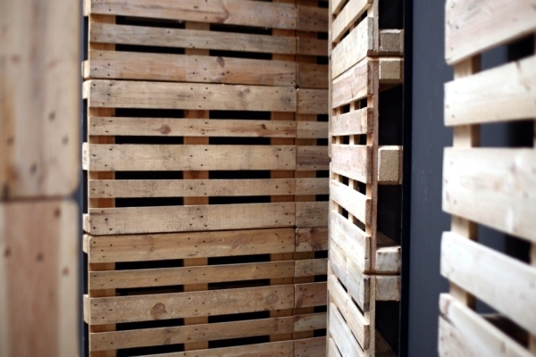 Wood euro pallets in a renovated exhibition hall of Two.bo