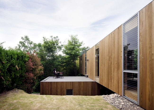 Wooden house in the forest floats in the air - Draft UID Architects